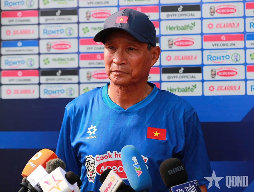 huan-luyen-vien-mai-duc-chung-sinh-nam-bao-nhieu-tieu-su-va-su-nghiep7