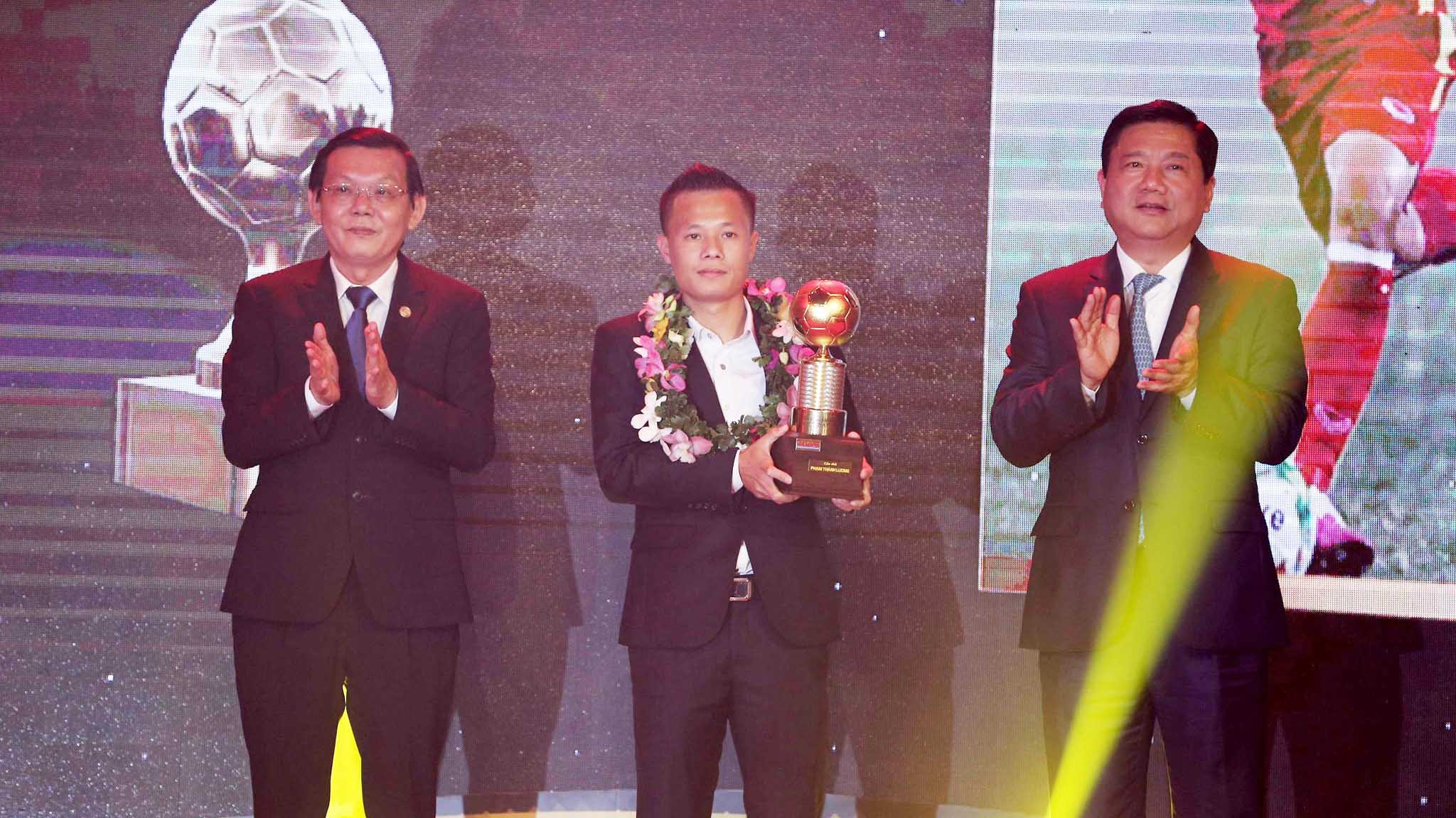 qua-bong-vang-viet-nam-lich-su-tieu-chi-va-nhung-huyen-thoai-duoc-vinh-danh4