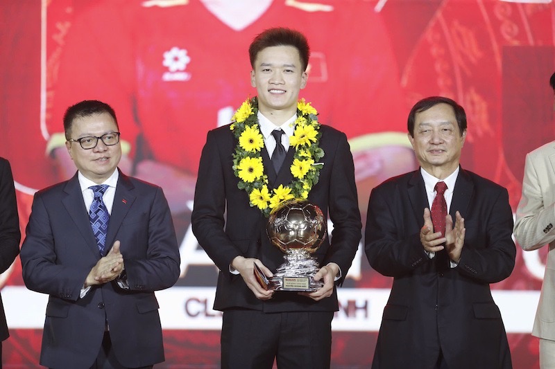 qua-bong-vang-viet-nam-lich-su-tieu-chi-va-nhung-huyen-thoai-duoc-vinh-danh5
