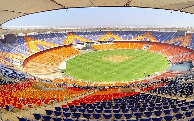 san-van-dong-lon-nhat-the-gioi-1