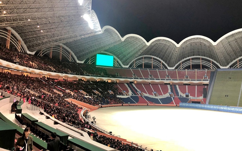 san-van-dong-lon-nhat-the-gioi-2