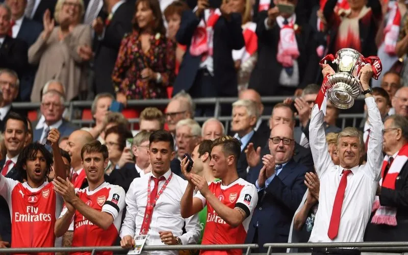arsene wenger hanh trinh tao nen mot ky nguyen dang nho tai arsenal