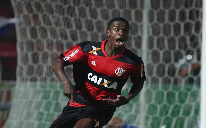 tieu su vinicius junior hanh trinh tro thanh ngoi sao bong da brazil