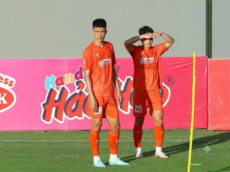 Hàng hậu vệ U20 Việt Nam có tám cầu thủ dự vòng loại