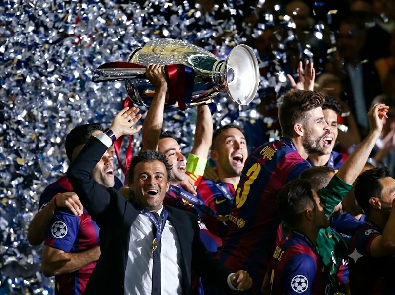Luis Enrique cùng Barcelona giành cú ăn ba lịch sử mùa 2014–2015.