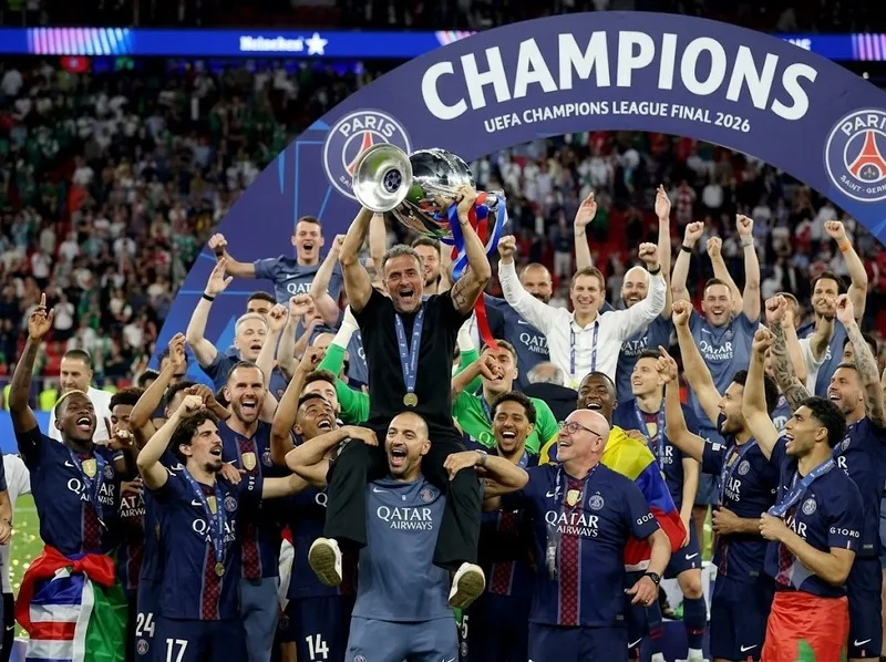 Luis Enrique ăn mừng chức vô địch Champions League 2026 cùng PSG.