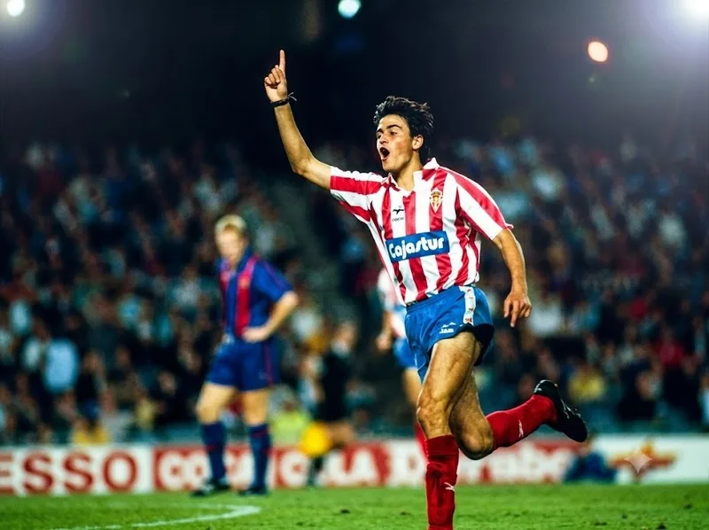 Luis Enrique khởi đầu sự nghiệp cầu thủ tại Sporting de Gijón.